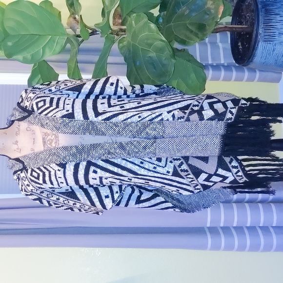 Poncho/Cardigan Sweater ❄️ - Picture 2 of 7